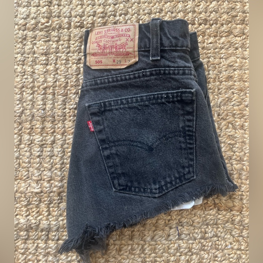 Vintage Levi shorts. Fits like a 26/27